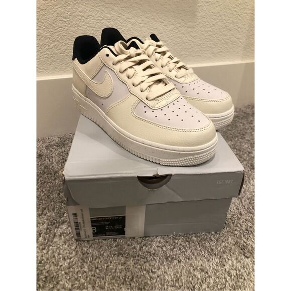 Nike Air Force 1 07 LX Women’s Size 8